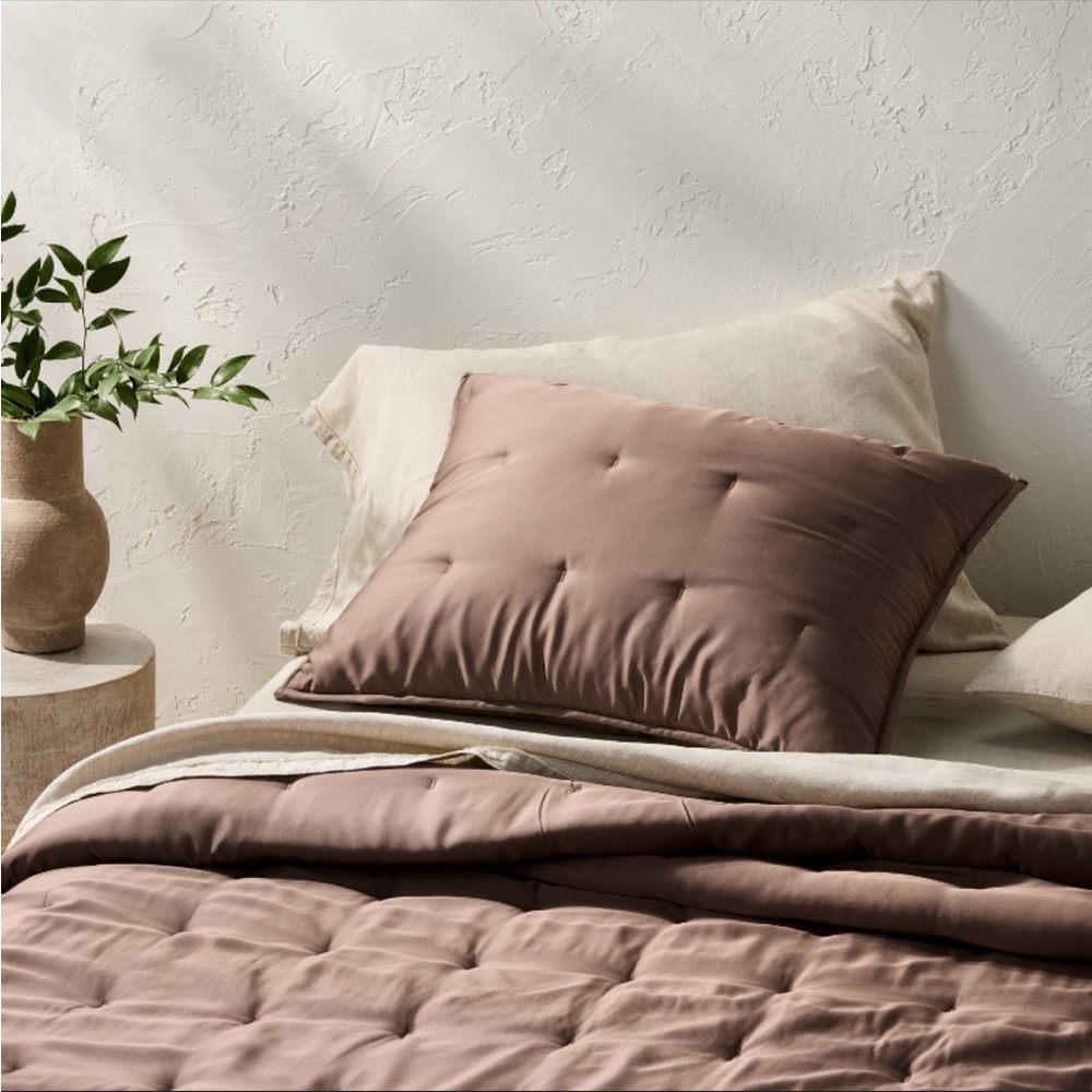 NWT CASALUNA STANDARD RAYON FROM‎ BAMBOO QUILT PILLOW SHAM FIG
